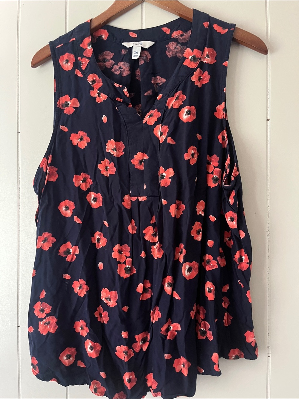 croft & barrow Navy Sleeveless Camisole with Red Floral Print